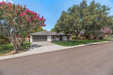 6725 Greenacres Drive North Richland Hills TX 76182