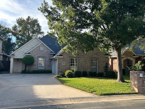 Photo of 1108 Ellison Park Circle, Denton, TX 76205 (MLS # 21101924)