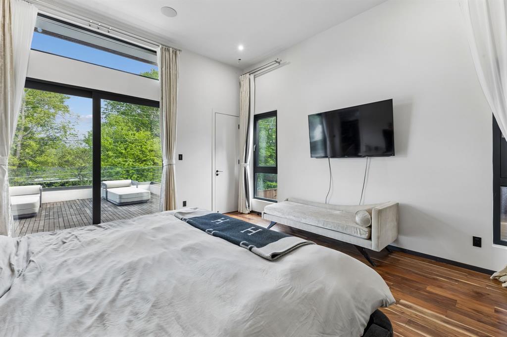 LAKE CREST - Residential