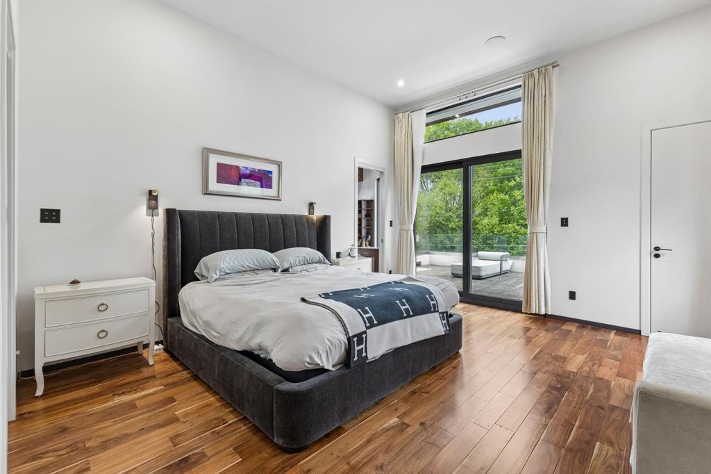 LAKE CREST - Residential