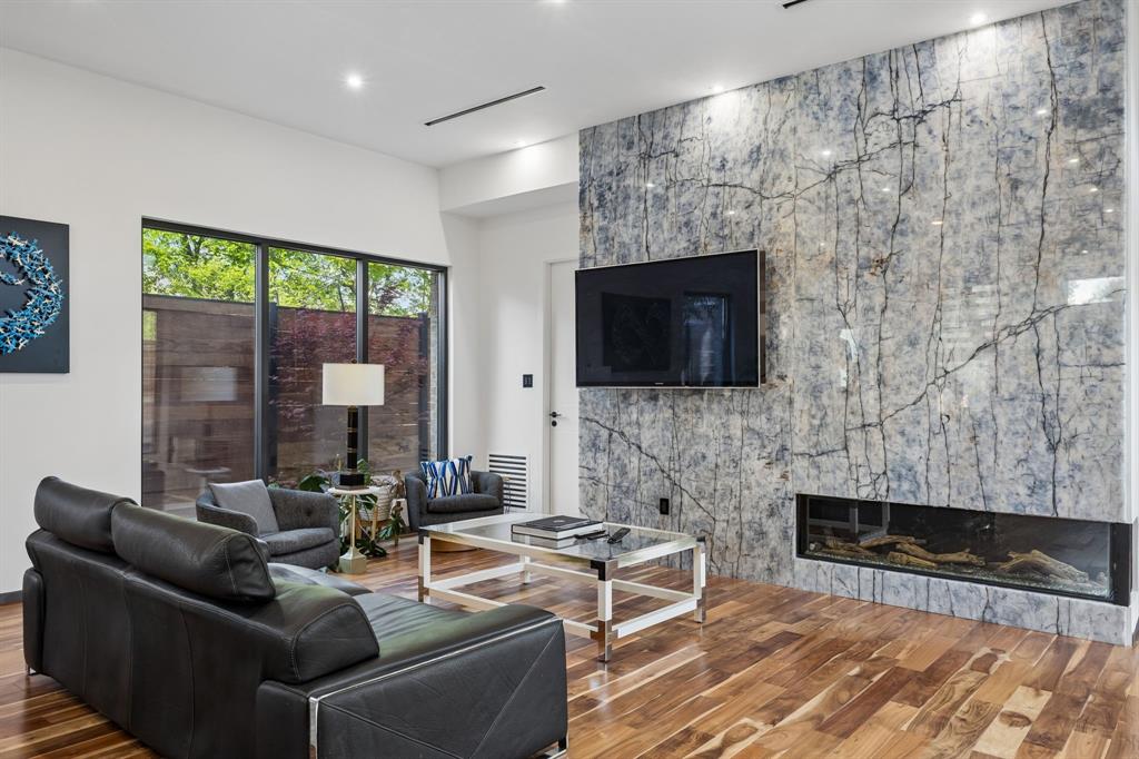 LAKE CREST - Residential