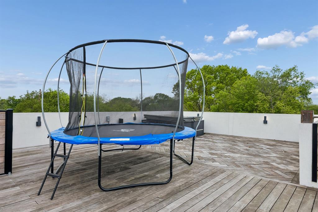 LAKE CREST - Residential