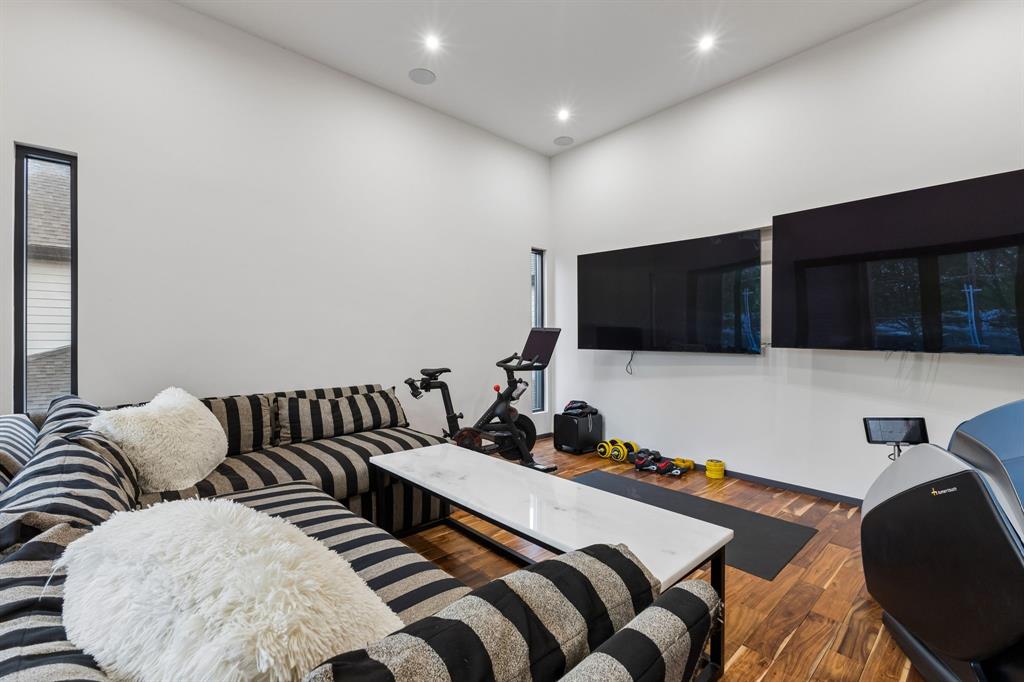 LAKE CREST - Residential