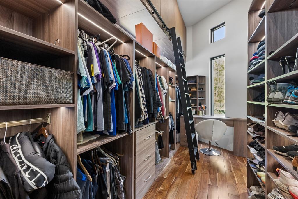 LAKE CREST - Residential