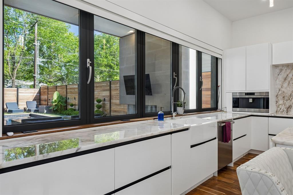 LAKE CREST - Residential