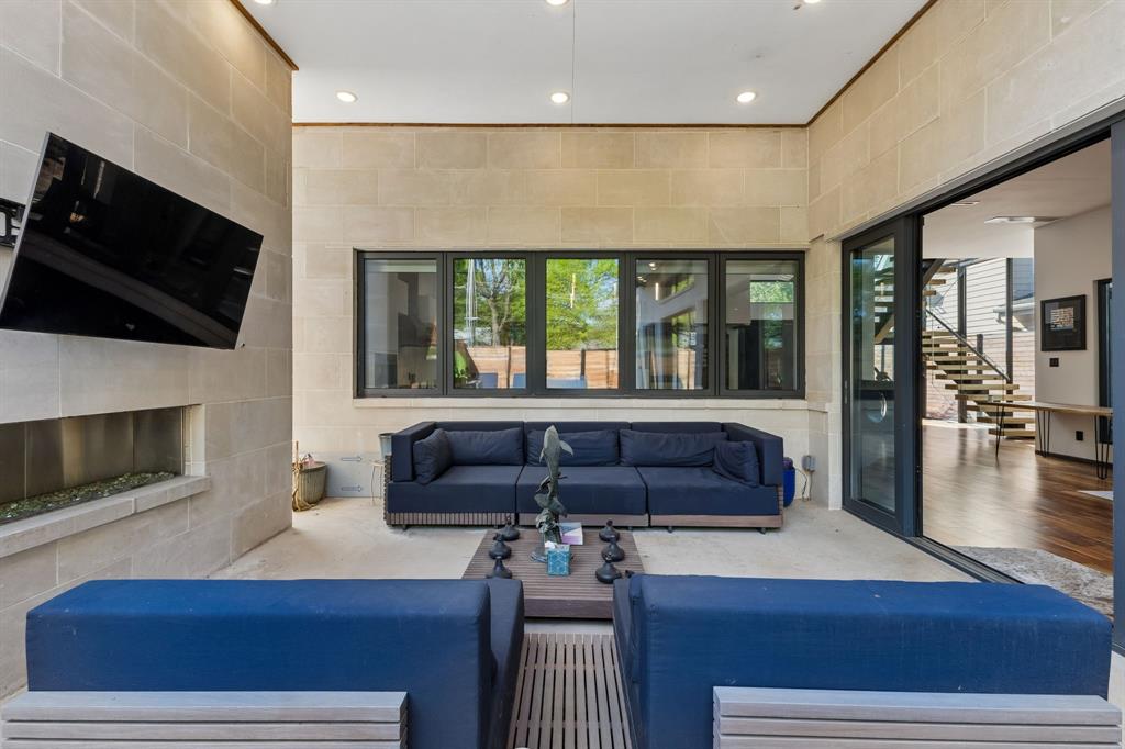 LAKE CREST - Residential