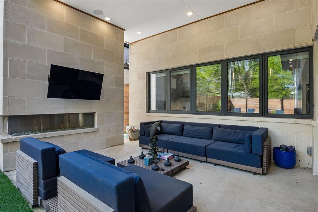 LAKE CREST - Residential