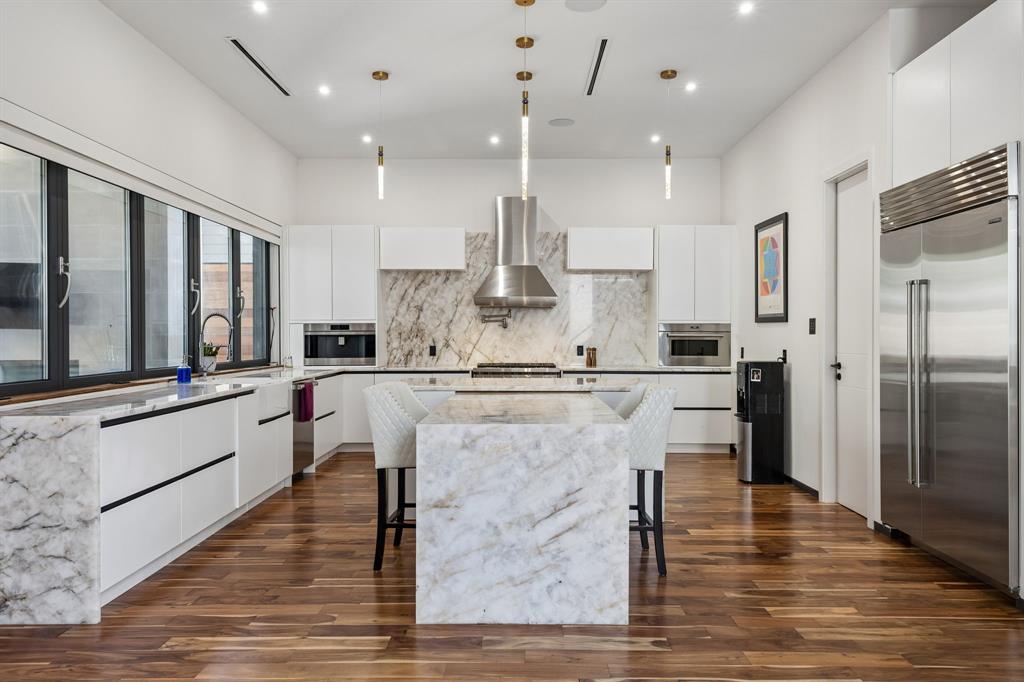 LAKE CREST - Residential