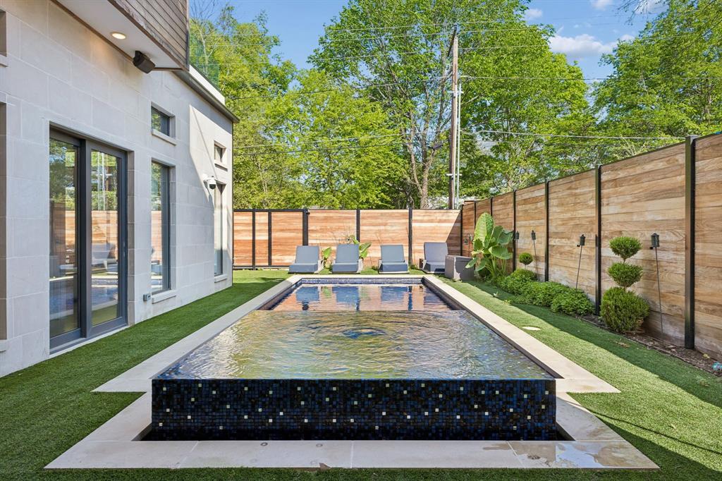 LAKE CREST - Residential