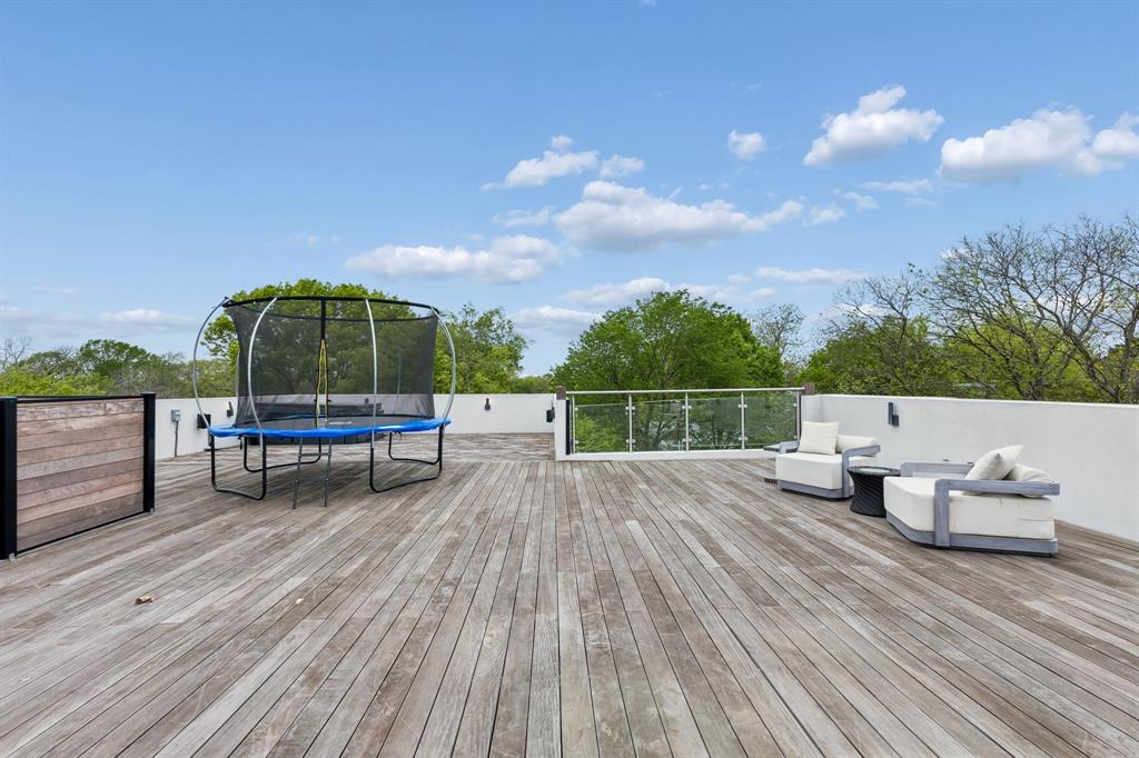 LAKE CREST - Residential