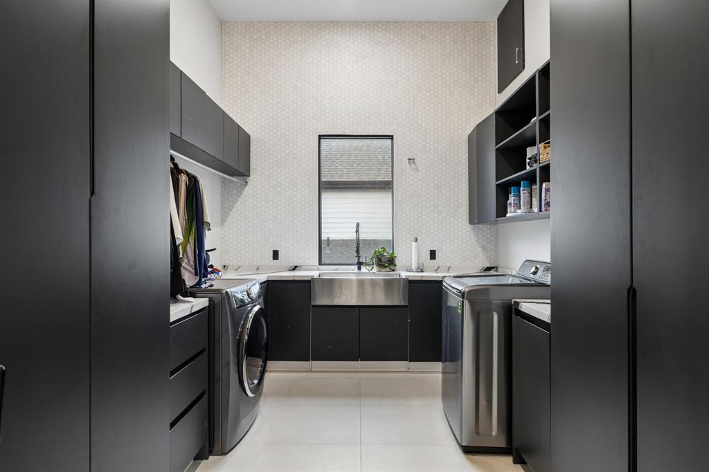 LAKE CREST - Residential