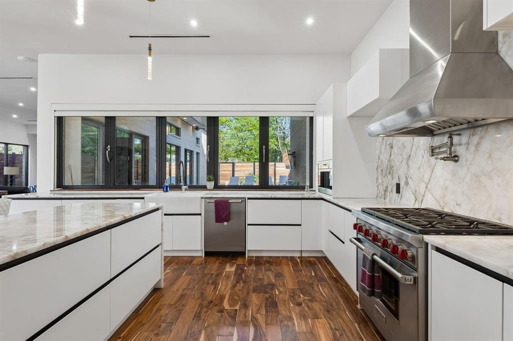 LAKE CREST - Residential