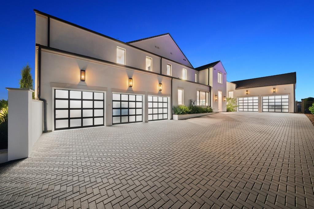3875 Balfour Court