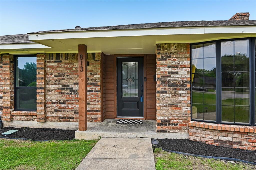 813 Oakbluff Drive