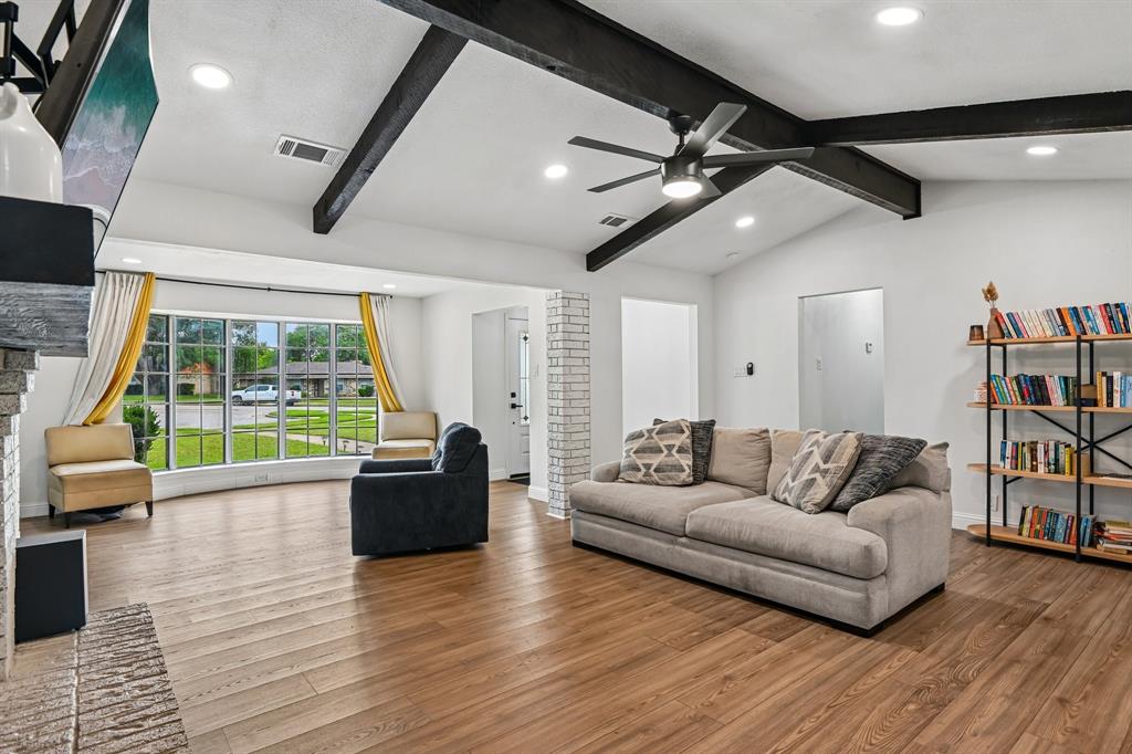 813 Oakbluff Drive
