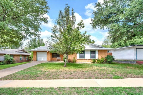 Photo of 7812 Ewing Avenue, Fort Worth, TX 76116 (MLS # 21413222)
