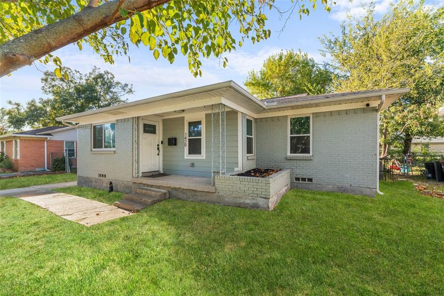 ZERO DOWN!! Welcome to your new home — This updated 3-bedroom, 1-bathroom home perfectly blends modern style with comfort. Home is move-in ready! 
Home qualifies for up to $17,500 in grant assistance. 

Buyer and buyer’s agent are responsible for verifying all information, including but not limited to schools, square footage, lot size, taxes, and any other listing information provided. Listing broker and seller make no warranties or representations regarding the accuracy of information presented. Buyer should perform their own due diligence, inspections, and investigations prior to closing. Listing agent is not acting as an inspector, appraiser, or attorney. All information is deemed reliable but not guaranteed.