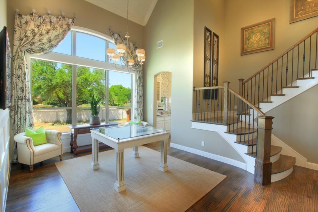 814 Calcot Drive