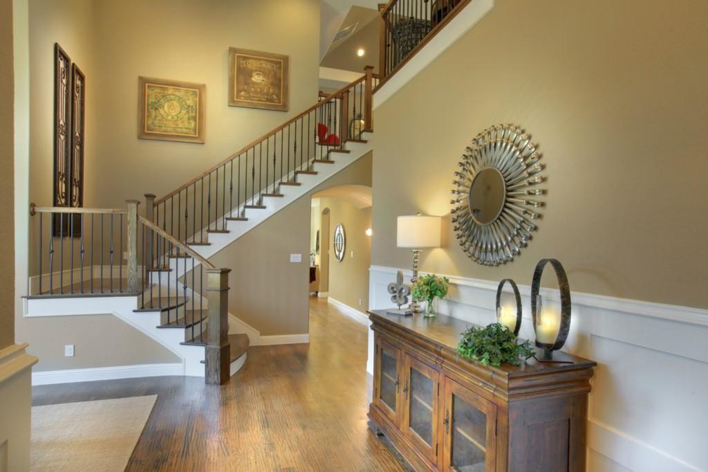 814 Calcot Drive