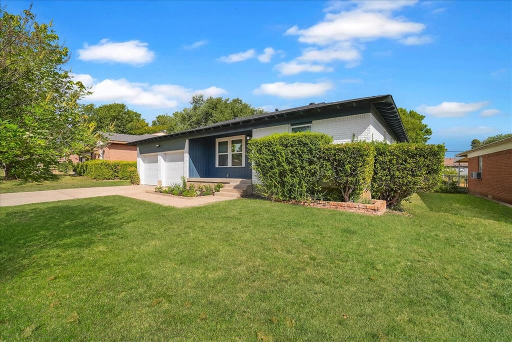 Photo of 1445 Caravan Trail, Dallas, TX 75241 (MLS # 21391990)