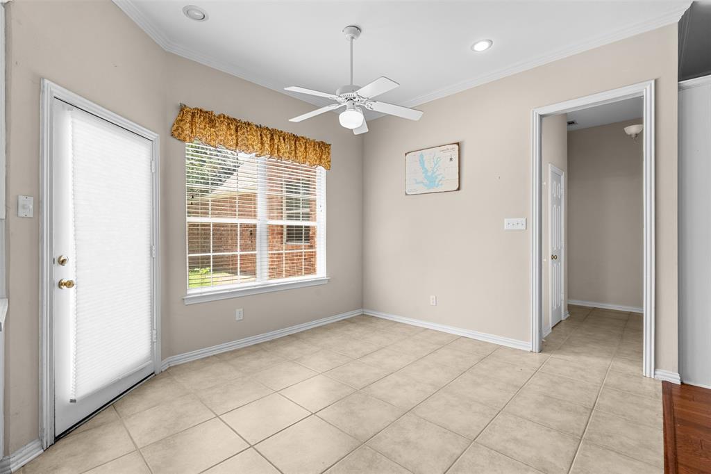 Emerald Sound At Lake Lewisvil - Residential