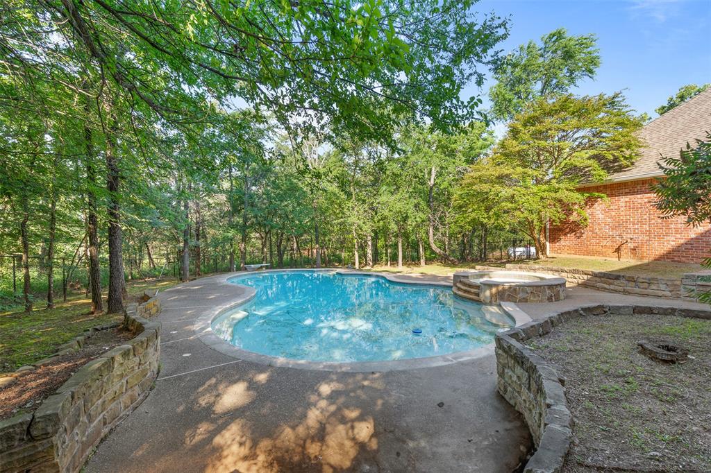 Emerald Sound At Lake Lewisvil - Residential