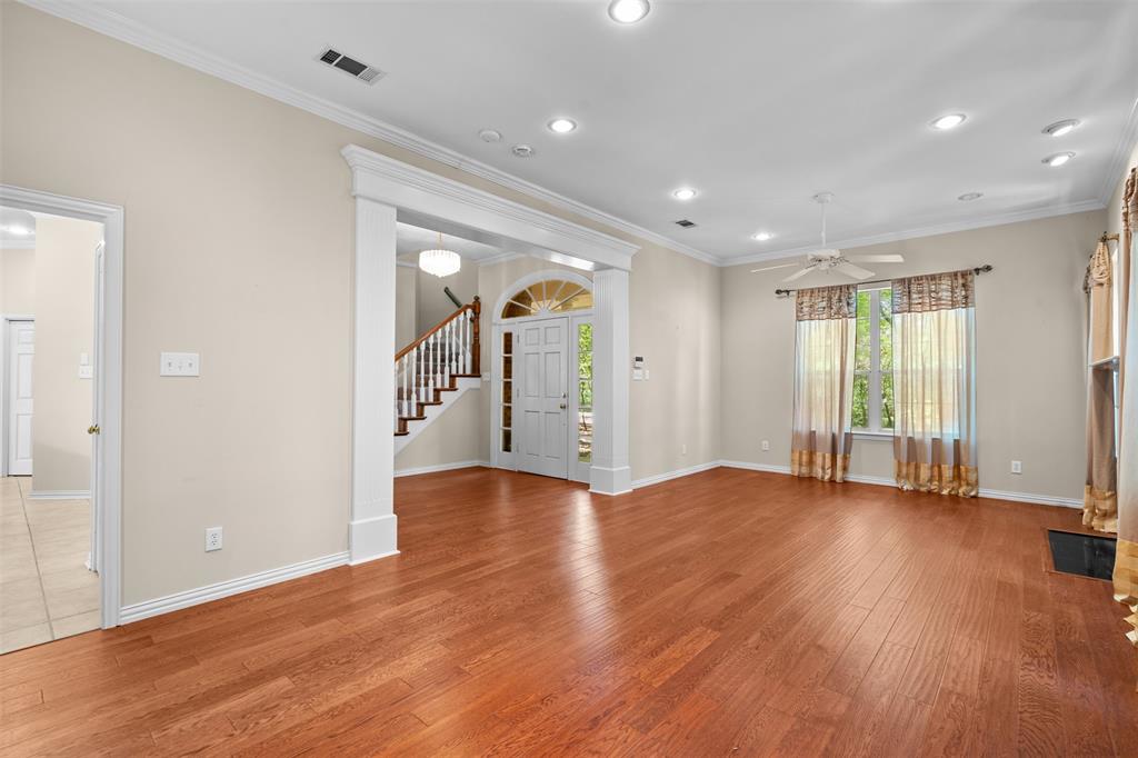 Emerald Sound At Lake Lewisvil - Residential