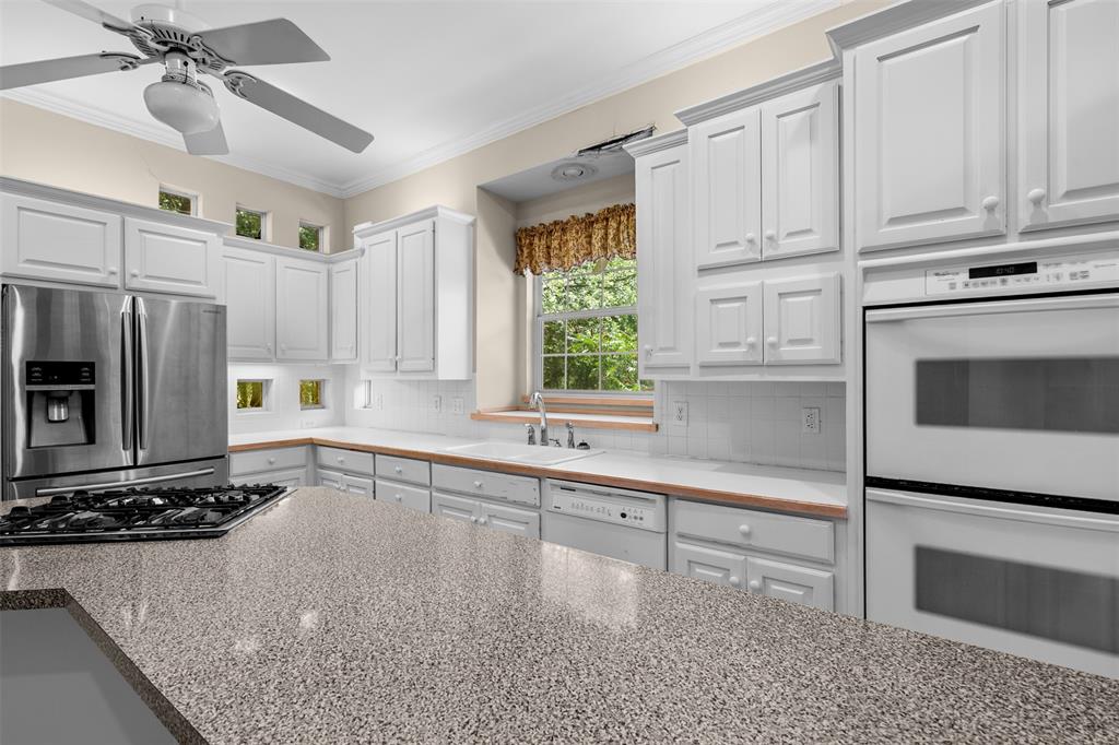 Emerald Sound At Lake Lewisvil - Residential