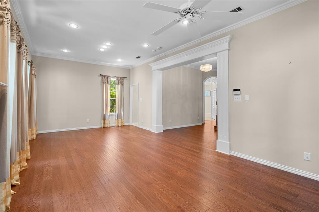 Emerald Sound At Lake Lewisvil - Residential