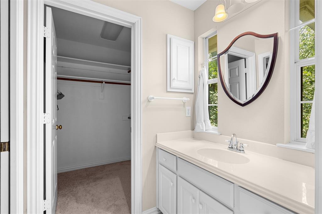 Emerald Sound At Lake Lewisvil - Residential