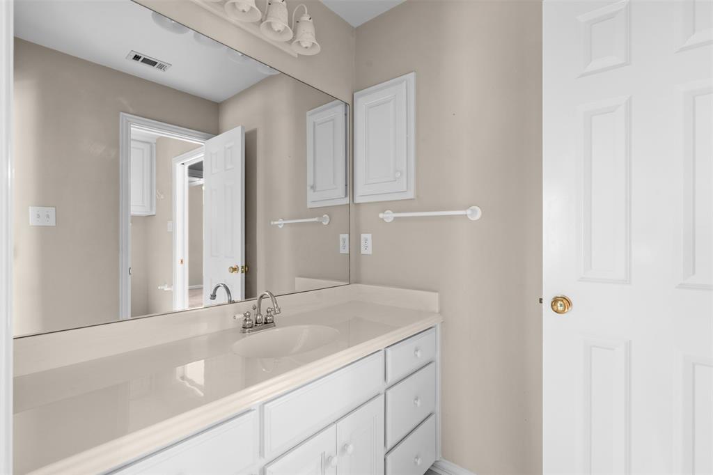 Emerald Sound At Lake Lewisvil - Residential