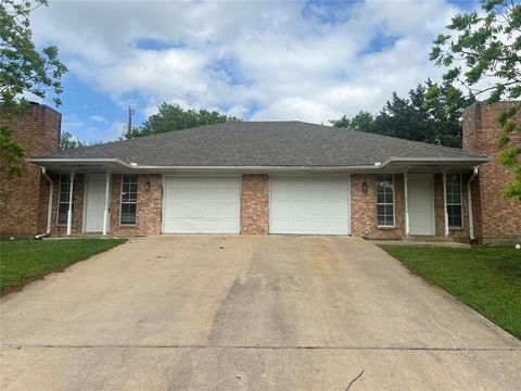 Photo of 1809 Park Place Pl, Sherman, TX 75092 (MLS # 21250243)
