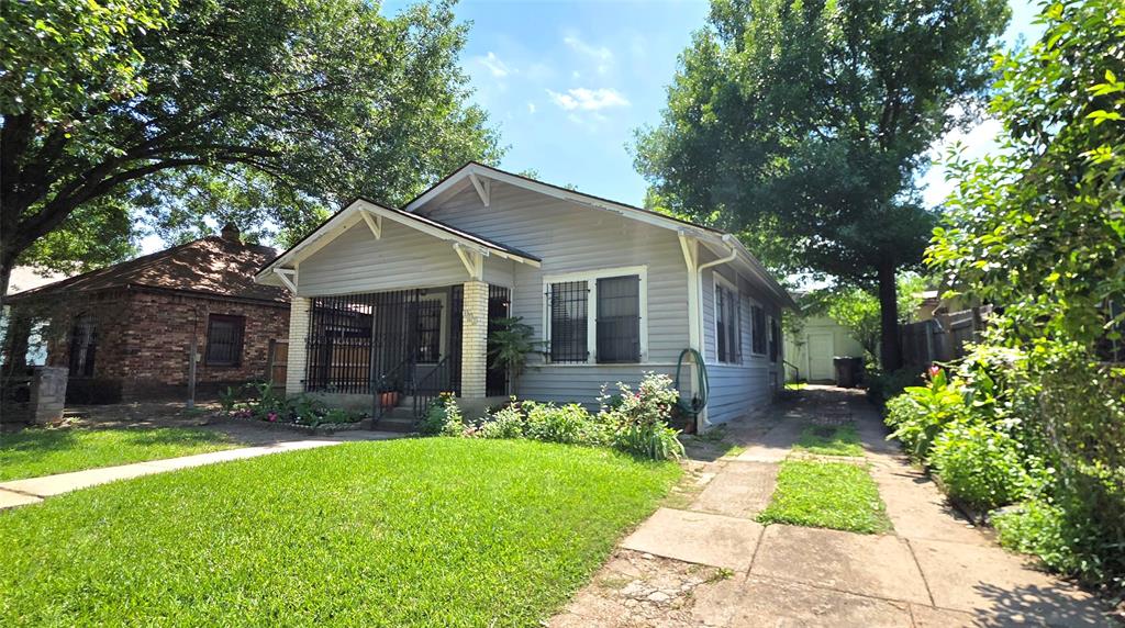 903 Cameron Avenue