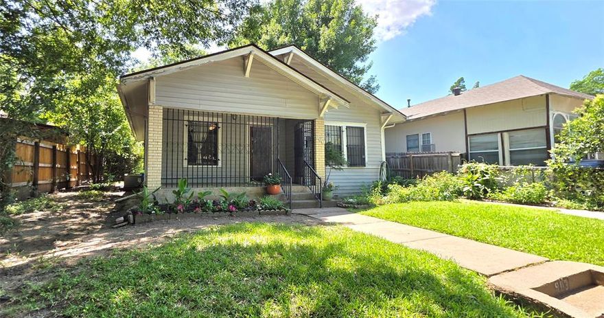 Attention BUILDERS, DEVELOPERS, INVESTORS, and RENOVATION BUYERS! This East Dallas lot offers a unique opportunity for renovation or redevelopment. Situated on a large 50’ x 130’ lot, this home is situated in the heart of East Dallas. The existing home features 3bedrooms (1 of which is flex room that could be used as an office), 1 full bath, a separate dining room, a large living, and plenty of space in the covered front porch for morning coffee. Just minutes from freeways, Lower Greenville, Knox-Henderson, Deep Ellum, White Rock Lake, Lakewood, the Santa Fe Trail, and Downtown Dallas. Within walking distance to Samuell Grand Park and shopping. Come see the new developments being made in this street. Property is sold as-is and priced accordingly. Dream BIG. Opportunity knocks! Don’t miss out. Buyer and buyer’s agent to verify all information contained herein.
