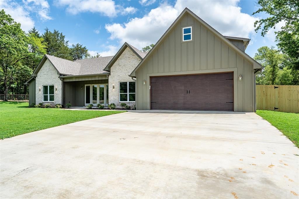 Photo of 14009 Hidden Brook, Flint, TX 75762 (MLS # 21391786)
