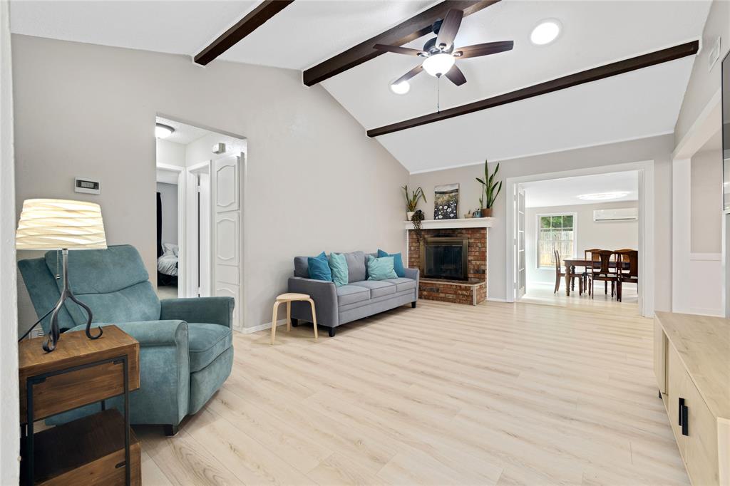 1912 Devonshire Court