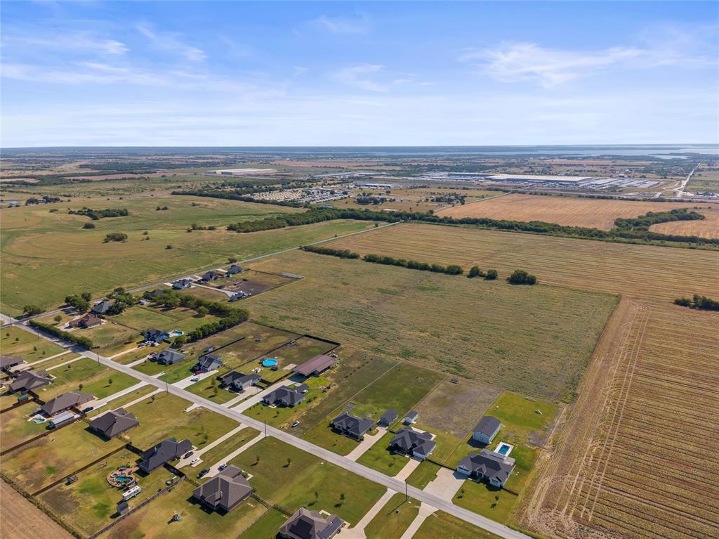 3885 Lois Road W