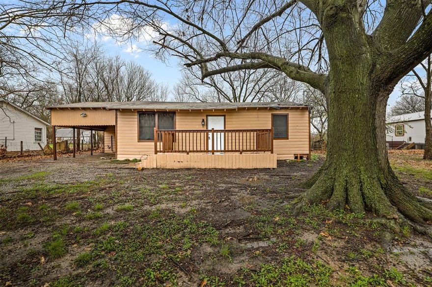 This cozy 2 bed - 1 bath home is situated in the charming community of Blue Ridge. The 800 sq ft property has been newly updated with beautiful flooring and modern appliances in the kitchen. The spacious bedrooms provide a peaceful retreat and the bathroom boasts stylish tile work and a new vanity. The property also offers a utility room with a washer and dryer connection. Step outside to the cozy front porch and spacious yard, perfect for outdoor gatherings. Located in a friendly community near local shops and restaurants, don't miss your chance to own this charming property. Schedule a tour today!