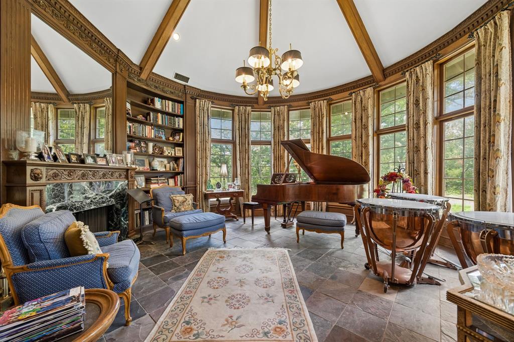 3343 Creek Road