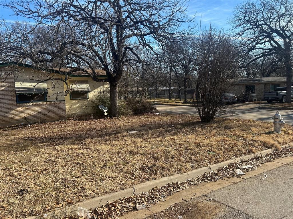 Photo of 6329 Ava Court Drive, Fort Worth, TX 76112 (MLS # 21183004)