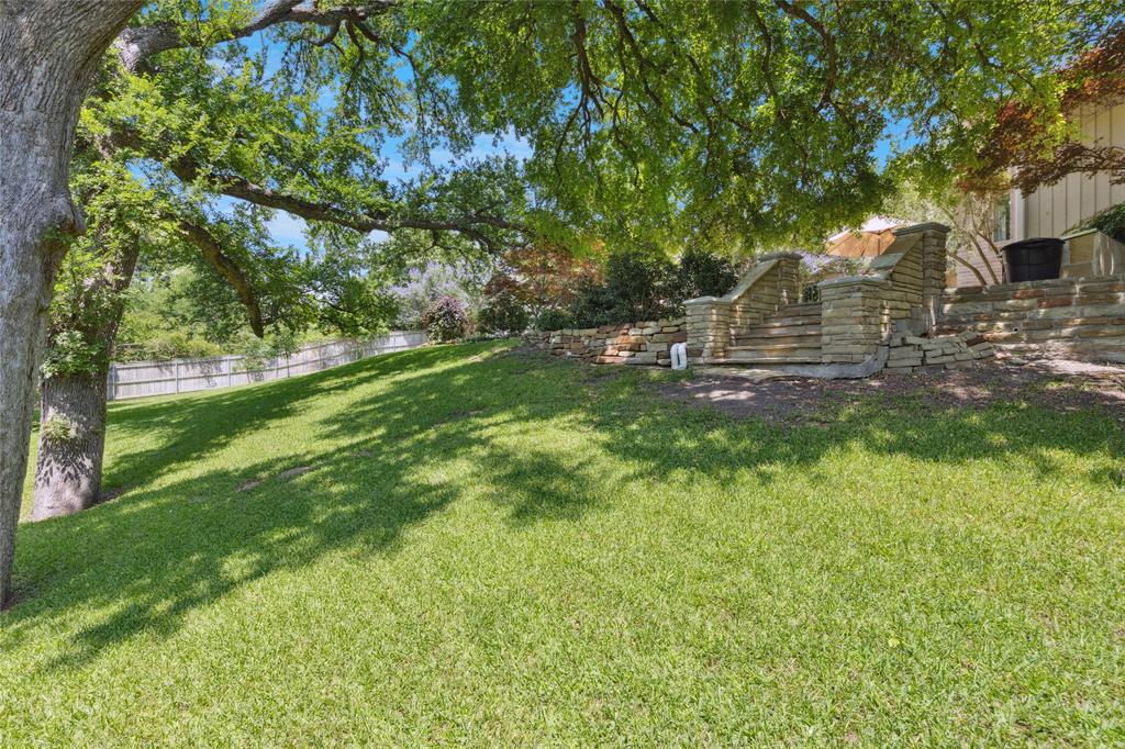 6015 Meadowcreek Drive
