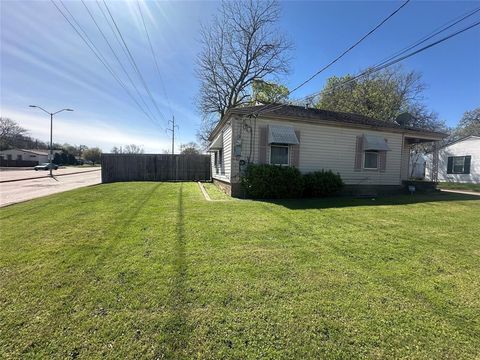Tiny photo for 6922 Forney Road, Dallas, TX 75227 (MLS # 21211128)