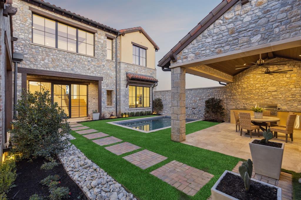 12 Cardona Drive
