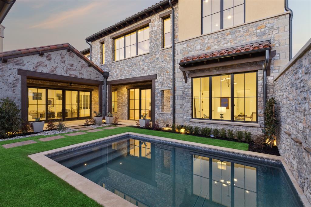 12 Cardona Drive