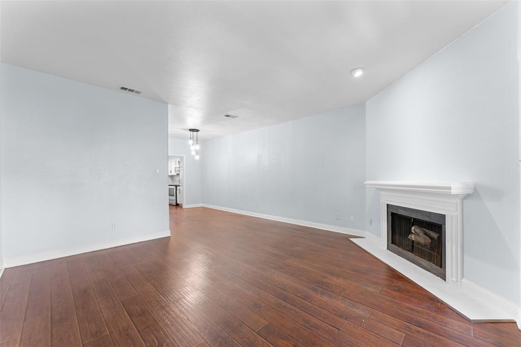 Woodlands 01 On Creek - Residential