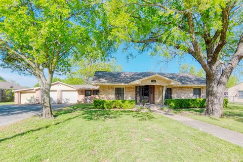 700 S Washington Street Pilot Point TX 76258