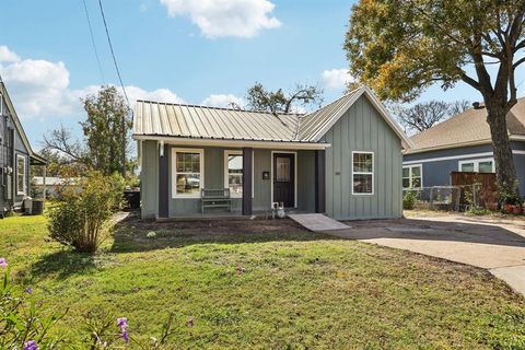 Photo of 314 Greenwood Street, Terrell, TX 75160 (MLS # 21115344)