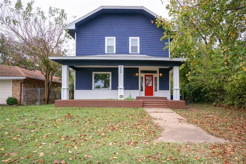 Photo of 326 W Sears Street #202, Denison, TX 75020 (MLS # 21386733)