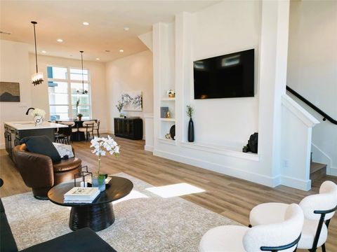 13325 Bee Street 302 Farmers Branch TX 75234