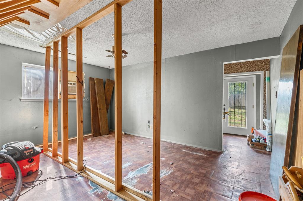 Arlington, Texas 76014, United States, 3 Bedrooms Bedrooms, ,2 BathroomsBathrooms,Residential,Pending,199142